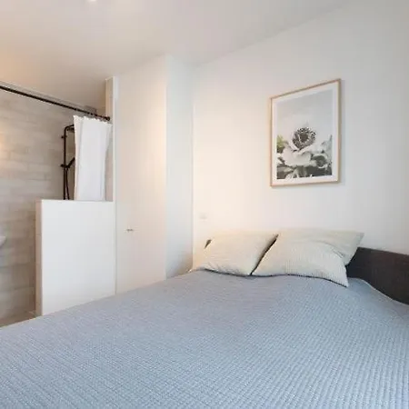 Velasquez 0303 Apartment *